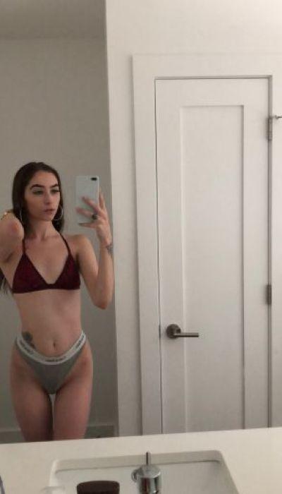 Gyna — escort ad and pictures