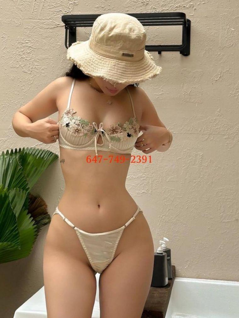 massage escort Selina 