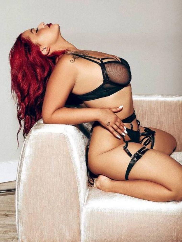 Мэнди, photos from the escorts site SexoToronto.com
