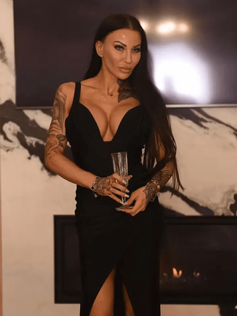 Sylviana Del Rey, 23