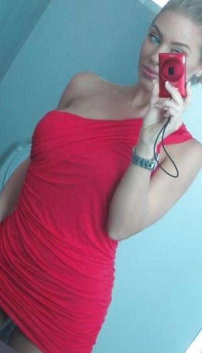 Iris, photos from the adult website SexoToronto.com